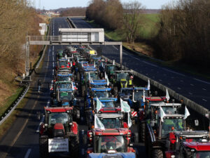 Fransız fermerlər Aİ-nin Cənubi Amerika ilə ticarət razılaşmasına etirazlarla hədələyirlər
