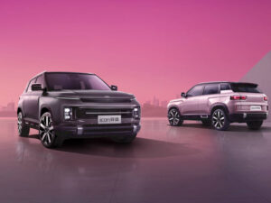 Çində Geely Icon modelinin tam ötürücüsüz yolsuzluq versiyası təqdim olunub