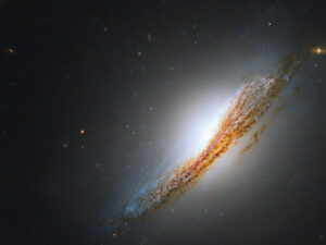 Alimlər ilk dəfə olaraq “içdən kənar” qalaktika aşkar ediblər