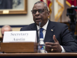 Kiyevdə Pentaqonun rəhbərinə Ukrayna üçün pilotsuz təyyarələrin pulu ilə bağlı sual verilib