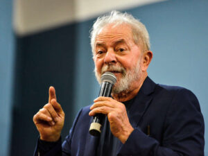 Braziliya prezidentinin təyyarəsi Mexikoda təcili eniş edib