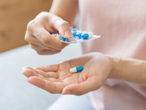 Alimlər antibiotiklərin effektivliyinin sürətlə aşağı düşdüyünü bildirirlər