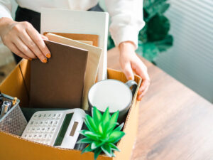 Çinli iş yerində yatdığı üçün işdən çıxarıldıqdan sonra şirkəti 48 min dollar tələb edib