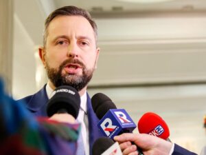 Polşanın müdafiə naziri Ukrayna hakimiyyətinin “qısa yaddaşı” haqqında danışıb