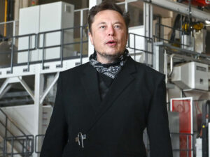 Mask ABŞ-ın Ukraynanın Rusiyaya zərbə endirməsinə icazə vermək qərarındakı nüansa diqqət çəkib