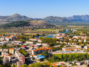 Bosniya və Herseqovinada qəribə yerləşmiş cəsədləri olan qədim nekropol tapılıb