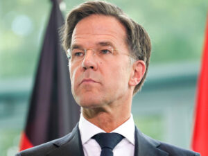 NATO-nun baş katibi Qərbi Ukraynanın silah istifadəsini məhdudlaşdırmamağa çağırıb