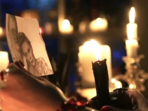 Ərə getmək istəyən qadın falçıya yazdı, 22 mini getdi