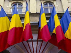 Georgesku Rumıniyada prezident seçkilərinin birinci turunda liderdir