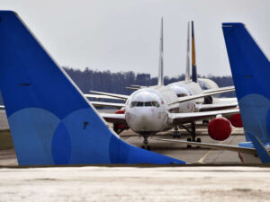 Edinburq hava limanı kompüter nasazlığından sonra yenidən açılıb