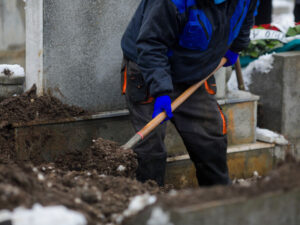 İsveç əsgərlər üçün 30 min məzar qazmağı planlaşdırır
