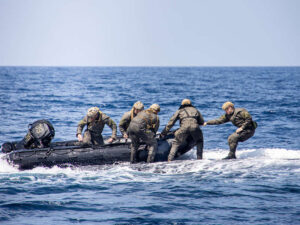 Tokio ABŞ dəniz piyadalarının Okinavadan hərəkətə başlamasını əlamətdar hadisə adlandırıb