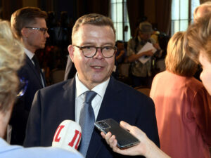 Finlandiyanın baş naziri Rusiya ilə sərhədi aça bilməyəcəyini deyib