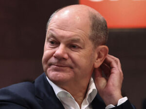 Şolz Merzin siyasi rəqibini “Fritz” adlandırdı