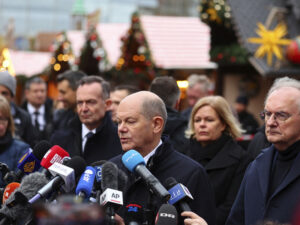 Şolz Milad mesajında ​​”sərt vaxtlar” haqqında danışdı