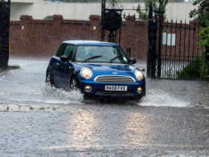 Alimlər İngiltərədə 2050-ci ilə qədər daşqın təhlükəsi barədə xəbərdarlıq ediblər