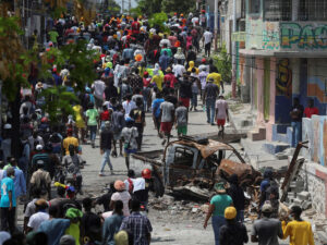 Haitidə Səhiyyə Nazirliyinin rəhbəri xəstəxanada oğurluqdan sonra işdən çıxarılıb