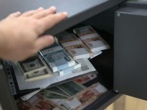 Britaniyada Rusiya ilə əlaqəli çirkli pulların yuyulması sistemi üzə çıxarılıb