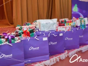 “Azercell Könüllüləri”ndən uşaqlara bayram sevinci