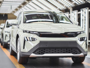 Skoda yeni korporativ üslubda ilk krossoveri buraxdı