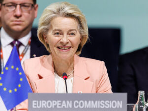 Avropa Komissiyasının rəhbəri dünyada resurslar uğrunda mübarizədən danışıb