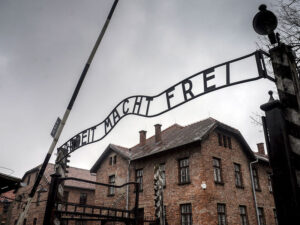 Almaniya Polşanı Rusiyanı Auşvitsə dəvət etməkdən imtina etdiyinə görə qınadı