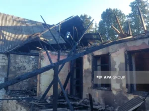 Mədəniyyət Nazirliyinə məxsus klub yanaraq külə dönüb