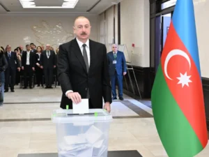 Prezident İlham Əliyev 1 saylı seçki məntəqəsində səs verib