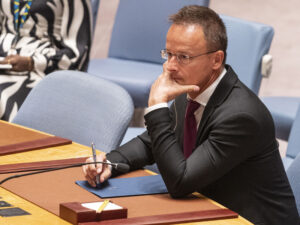 Avropa Komissiyası Macarıstana Rusiyaya qarşı sanksiyaları uzatmaq imkanı verib