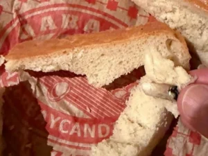 Çörəkdən siqaret kötüyü çıxdı: AQTA hərəkətə keçdi