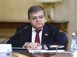 Federasiya Şurası Zelenskinin Medvedçuk və Poroşenkoya qarşı sanksiyalarını dəyərləndirib