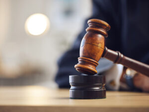 Amerikalı ağ qadın qaradərili uşaq dünyaya gətirdikdən sonra klinikanı məhkəməyə verib