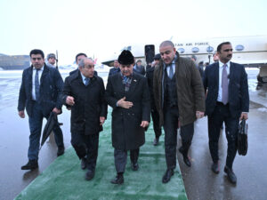 Şahbaz Şərif Bakıdadır