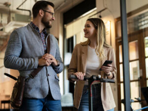 Rusların demək olar ki, yarısı həmkarları ilə münasibətdə olduğunu etiraf edib
