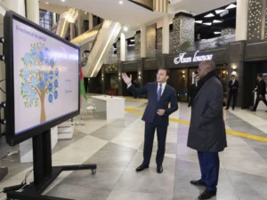 Qvineya-Bisaunun prezidenti “ASAN xidmət”də olub