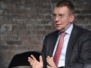 Latviya prezidenti Ukraynaya qoşun yeritmək üçün iki şərtin adını çəkib