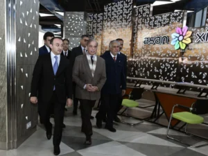 Pakistanın baş naziri 7 saylı Bakı “ASAN xidmət” mərkəzinin fəaliyyəti ilə tanış olub