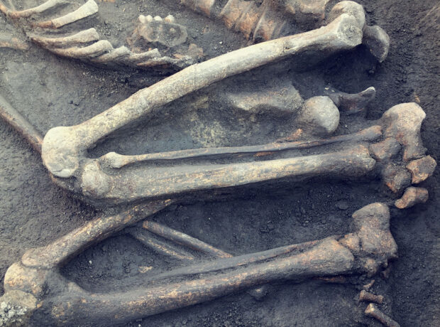 Alimlər Temza çayının dibində insan sümüklərindən ibarət dağların sirrini açıblar Alimlər Temza çayının dibində insan sümüklərindən ibarət dağların sirrini açıblar