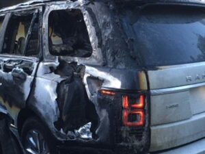 Xızıda “Range Rover” yandı