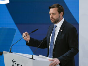 ABŞ-ın vitse-prezidenti Vens ABŞ-ın Arktika ilə bağlı iddialarını açıqlayıb