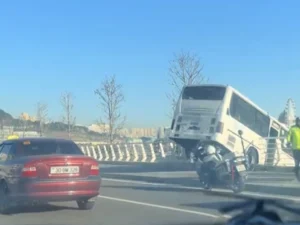 Bakıda sürücüsü olmayan avtobusun qəzaya uğramasının səbəbi