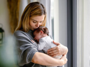 Alimlər gənc anaların doğuşdan sonra nə qədər idman etməli olduqlarını açıqlayıblar