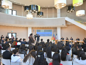 “Qərbi Azərbaycan mövzusu 100 ildə” adlı dəyirmi masa təşkil olunub