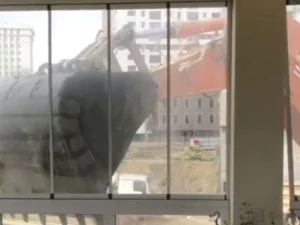 Yasamalda vətəndaşın evini qanunsuz sökən şəxslər saxlanılıb