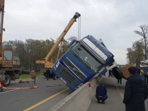 Ələt-Astara magistral yolunda TIR aşıb