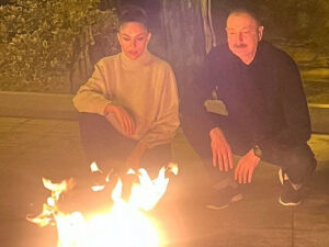 Prezident və xanımı çərşənbə tonqalı ətrafında – Fotolar