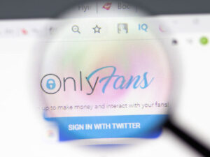 OnlyFans dələduzluqda ittiham olunur