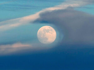 Alimlər deyirlər ki, bu həftə sonu Ay kiçiləcək