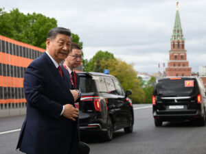 Si Cinpin Ukraynadakı münaqişənin sülh yolu ilə həllini vacib hədəf adlandırıb