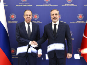 Lavrov Türkiyə Xarici İşlər Nazirliyinin rəhbəri ilə Ukrayna mövzusu ilə bağlı telefon danışığı aparıb